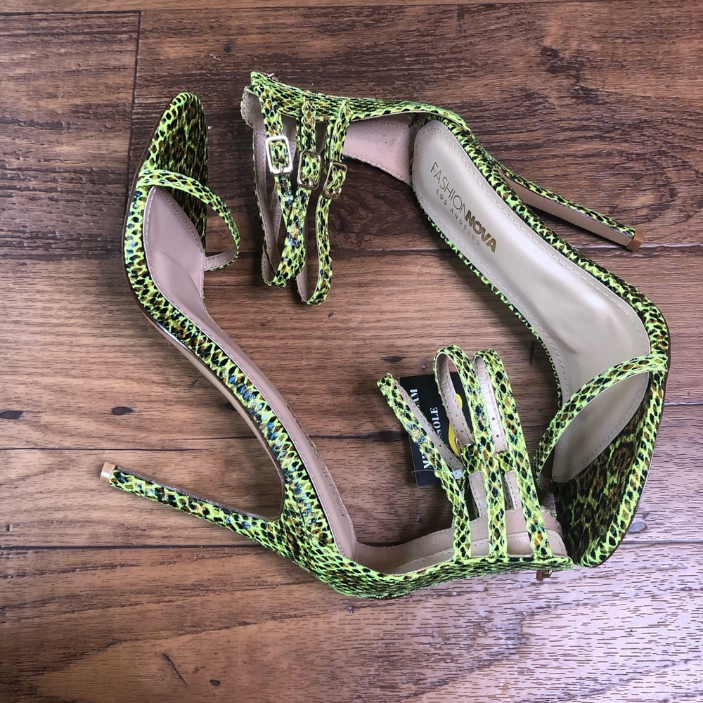 ‼️SALE‼️Fashion Nova Lime Green SnakePrint Heels 7 - Picture 5 of 10